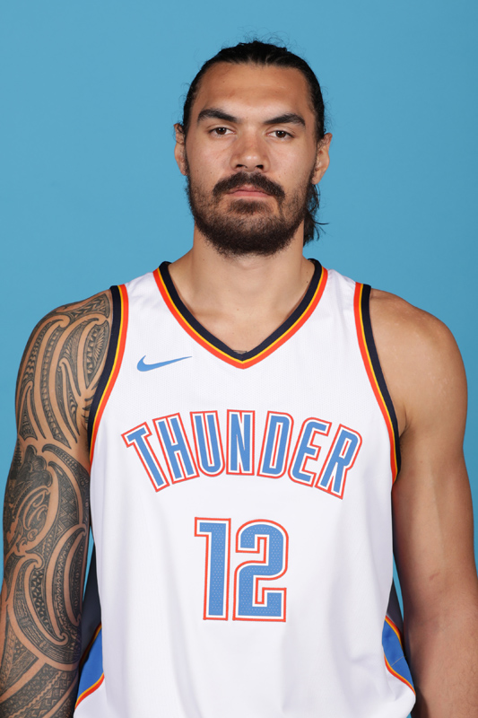 爱德华兹赛季第4次轰下40+，仅次于东契奇5次（爱德华兹本季第4次砍下40+，仅落后东契奇的5次）