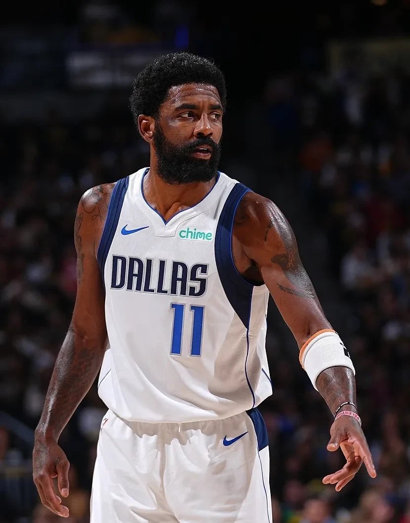 雷迪克：马刺防守策略和太阳类似，让东里出手高难度中投（雷迪克：马刺防守与太阳如出一辙，逼东里出手高难度中距离）