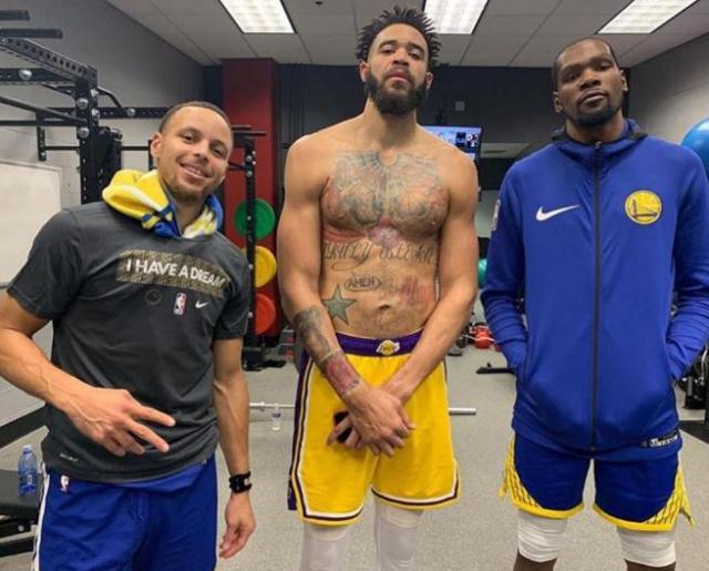 欧冠积分榜分析：各队晋级形势紧张,（欧冠积分榜解读：出线竞争趋于白热化）