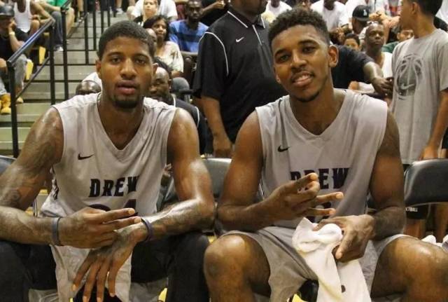 媒体人：成都蓉城一年三换董事长，新一任在走流程了（媒体人称成都蓉城一年内第三次更换董事长，新任人选正按流程推进）