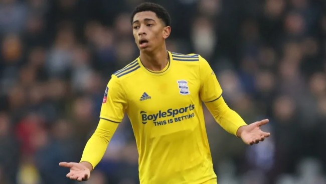 中足联俱乐部财务约定：若签阴阳合同俱乐部将降级，球员禁赛两年（中足联财务新规：俱乐部若涉阴阳合同将被降级，相关球员禁赛两年）