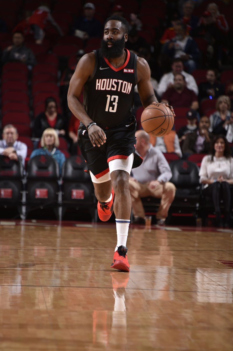 斯基拉：国米派球探考察卡利亚里20岁的右翼卫帕莱斯特拉（斯基拉：国米派遣球探赴卡利亚里考察20岁右翼卫帕莱斯特拉）