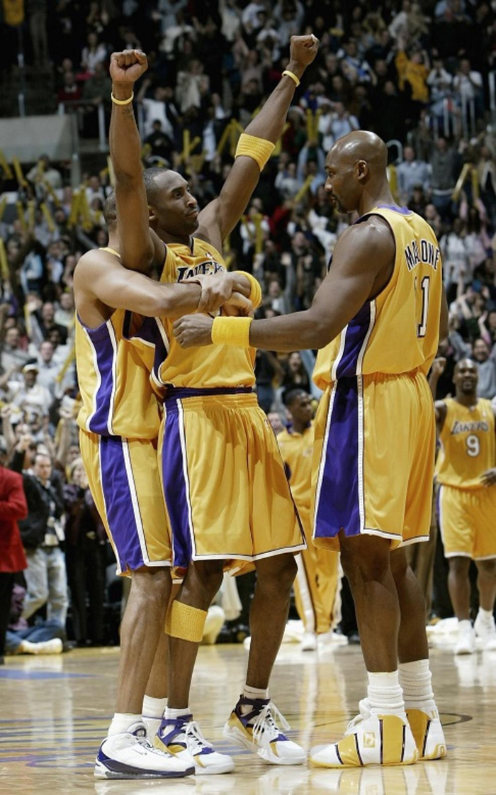 斯基拉：米兰要续约意U17国门隆戈尼，认为其是未来顶级球员（斯基拉：米兰拟与意U17国门隆戈尼续约，视其为未来顶尖门将）