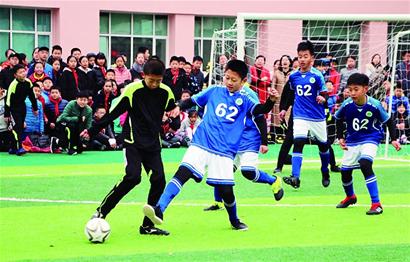 斯基拉：因西涅有望自由转会加盟拉齐奥，并签约至2027年（斯基拉：因西涅或以自由身加盟拉齐奥，合约至2027年）