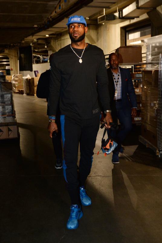 开拓者临场调整成胜负关键（开拓者的临场应变决定胜负）