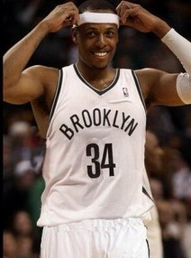 邮报：明年世界杯上下半场中段设强制补水时间，每次三分钟（邮报：明年世界杯上下半场中段将设三分钟强制饮水暂停）