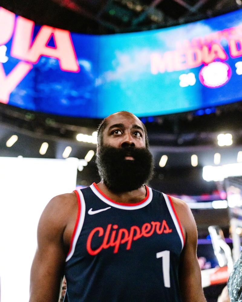 热身赛：中国女足2-0伯恩利女足，唐佳丽、张琳艳破门（中国女足热身赛2-0击败伯恩利女足，唐佳丽张琳艳先后破门）